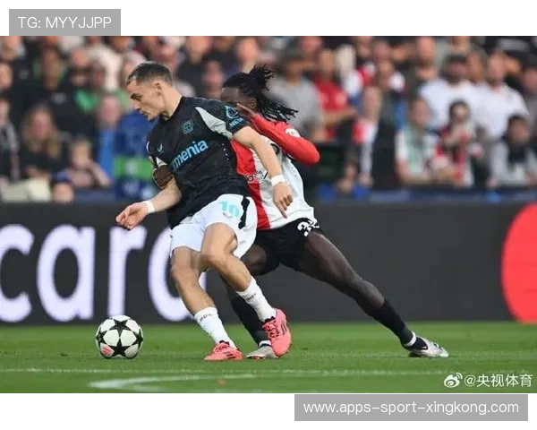 费耶诺德中前场搭配成赛季亮点