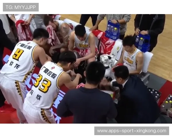 教练怒摔战术板视频火了