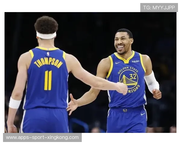 雷霆进攻端火力凶猛，但防守漏洞巨大，雷霆打法